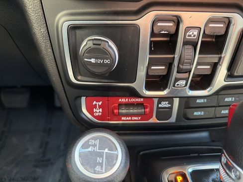 Used 2024 Jeep Wrangler Unlimited Sport AWD/4WD image 32