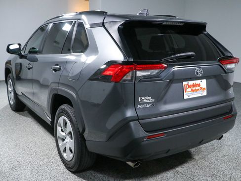 Used 2021 Toyota RAV4 LE FWD image 9