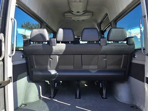 Used 2016 Mercedes-Benz Sprinter 2500 image 11