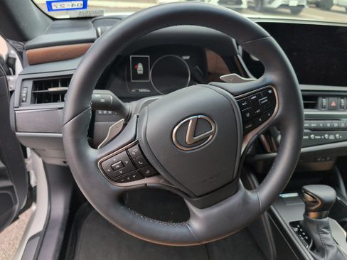 Certified 2025 Lexus ES 350 w/ Premium Package FWD image 6
