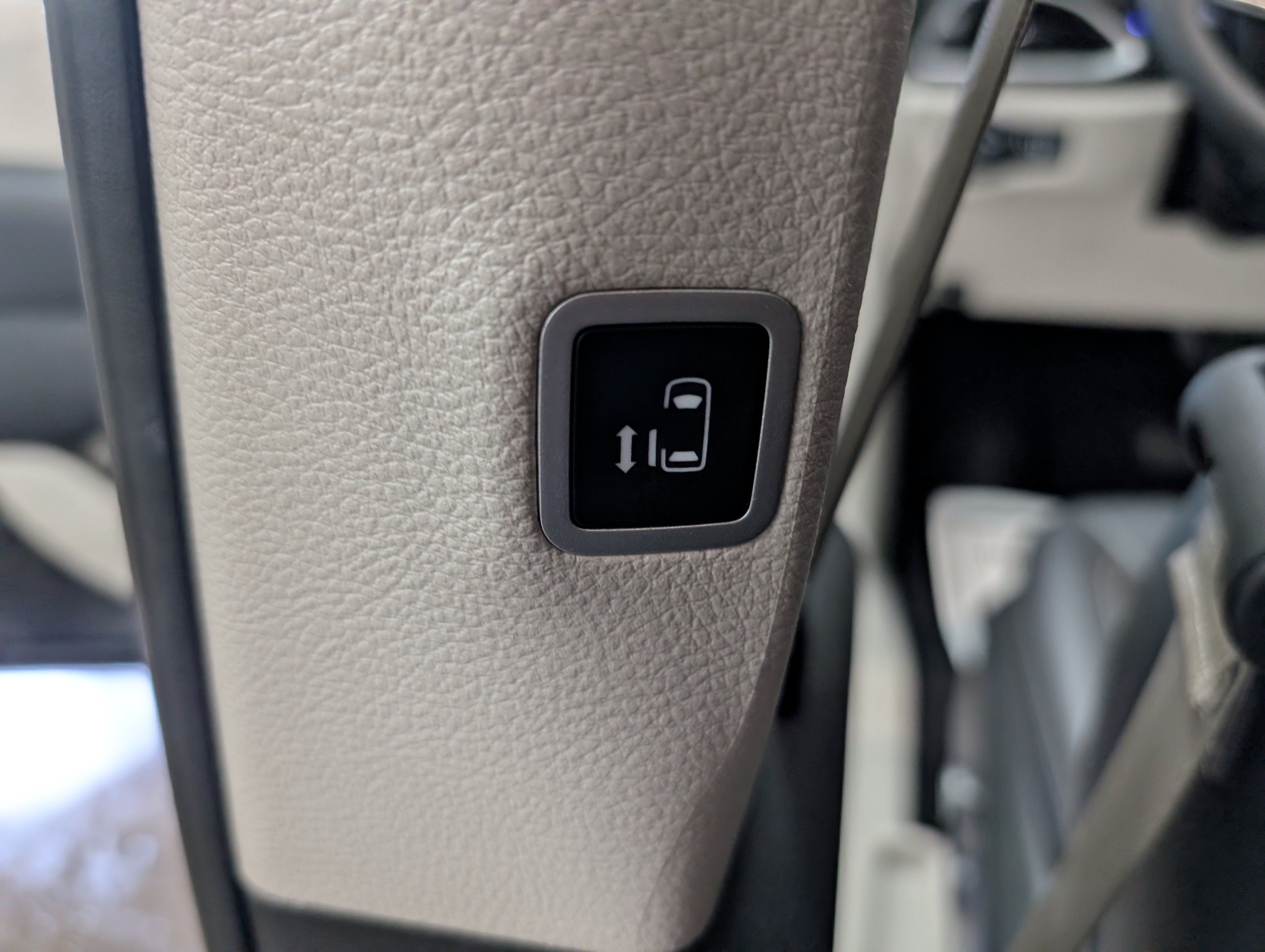 Used 2024 Chrysler Pacifica Touring-L FWD image 11