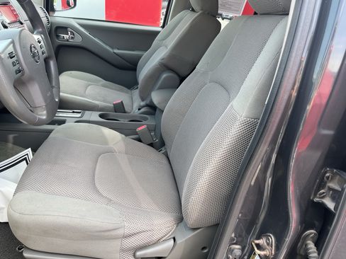 Used 2014 Nissan Frontier SV w/ SV Value Truck Package AWD/4WD image 15