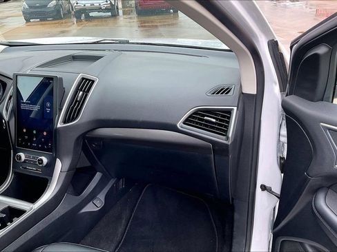 Used 2024 Ford Edge SEL image 16