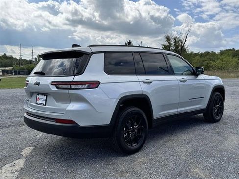 New 2025 Jeep Grand Cherokee L Laredo image 21
