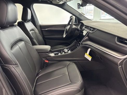 New 2025 Jeep Grand Cherokee L Limited image 31