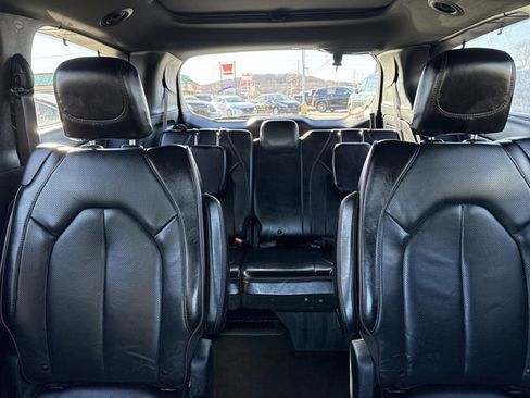 Used 2020 Chrysler Pacifica Limited image 22