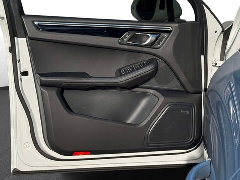 Used 2022 Porsche Macan image 19