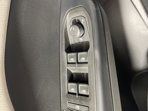 New 2026 Volkswagen Taos SEL image 9