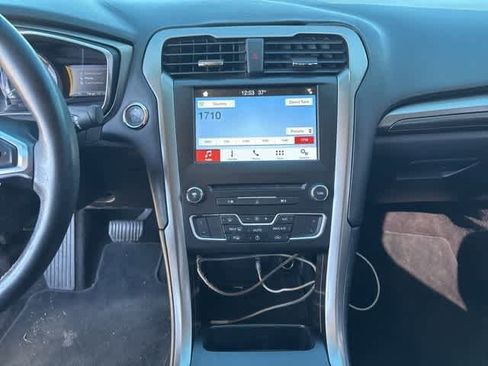 Used 2017 Ford Fusion SE w/ Equipment Group 601A image 18