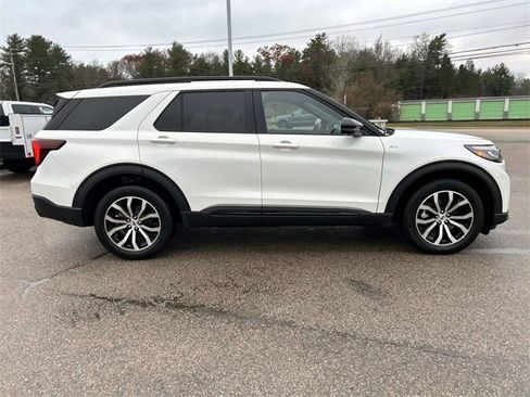 Used 2025 Ford Explorer ST-Line image 2