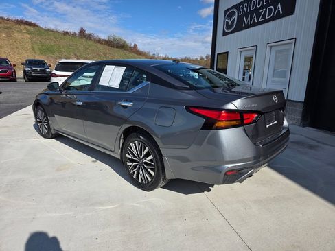 Used 2023 Nissan Altima 2.5 SV w/ SV Premium Package image 7