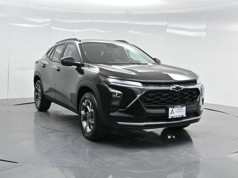 Used 2026 Chevrolet Trax LT w/ Sunroof Package FWD image 76