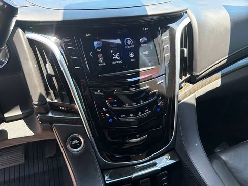Used 2020 Cadillac Escalade Platinum AWD/4WD image 25
