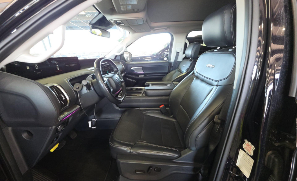 Used 2025 Ford Expedition Platinum AWD/4WD image 5
