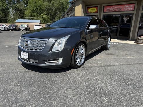 Used 2013 Cadillac XTS Platinum FWD image 3