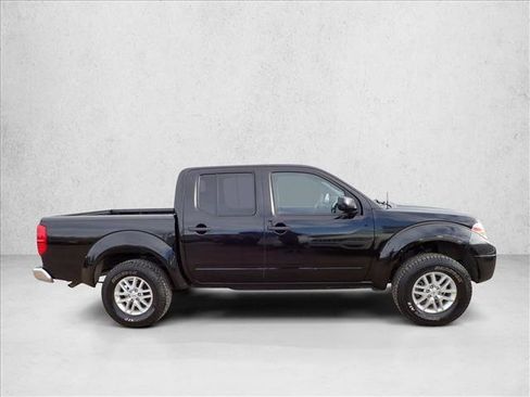 Used 2018 Nissan Frontier SV image 5