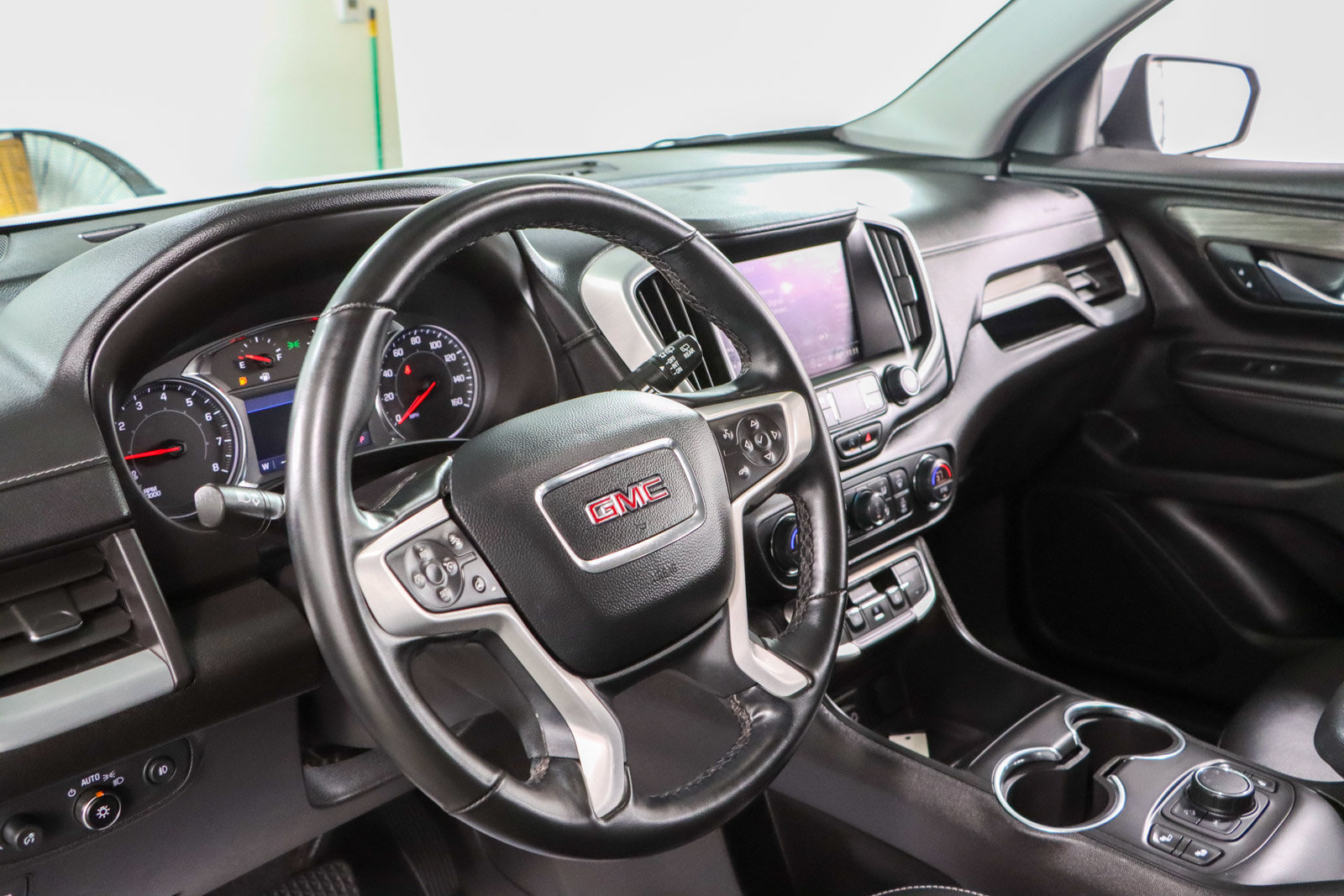 Used 2024 GMC Terrain SLT AWD/4WD image 22