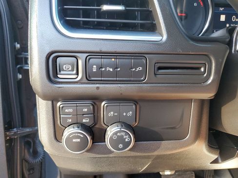 Used 2021 Chevrolet Suburban LT w/ Rear Media and Nav Package AWD/4WD image 28