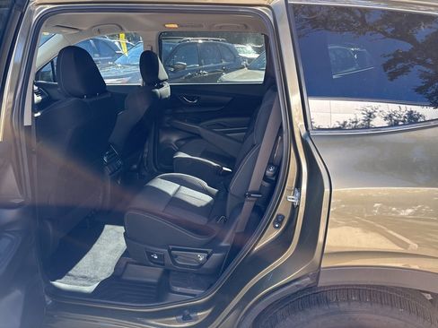 Used 2024 Subaru Ascent Premium w/ Convenience Package image 3
