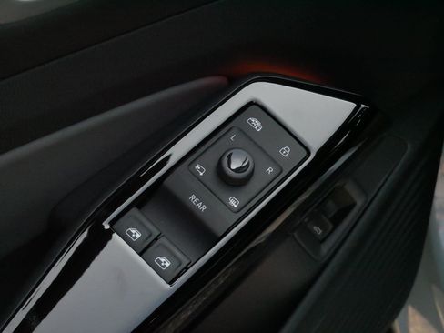 Certified 2025 Volkswagen ID.4 Pro S Plus AWD/4WD image 21
