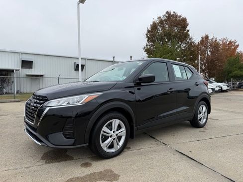 Used 2025 Nissan Kicks Play S image 1
