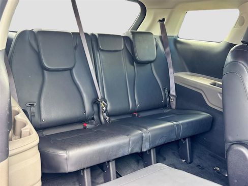 Used 2025 Kia Carnival FWD image 27