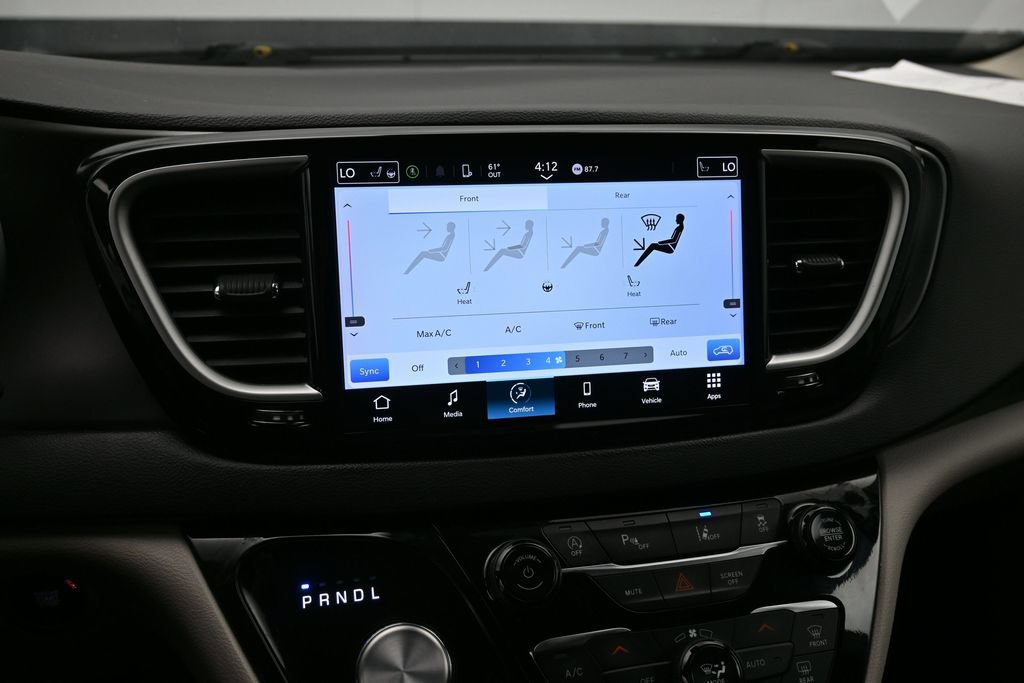 Used 2024 Chrysler Pacifica Touring-L FWD image 16