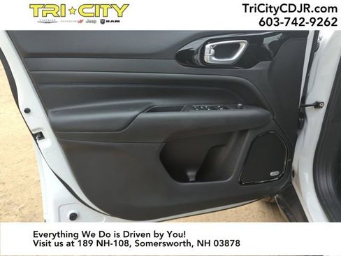 New 2026 Jeep Compass Latitude image 10