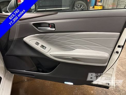 Used 2019 Toyota Avalon Limited image 5