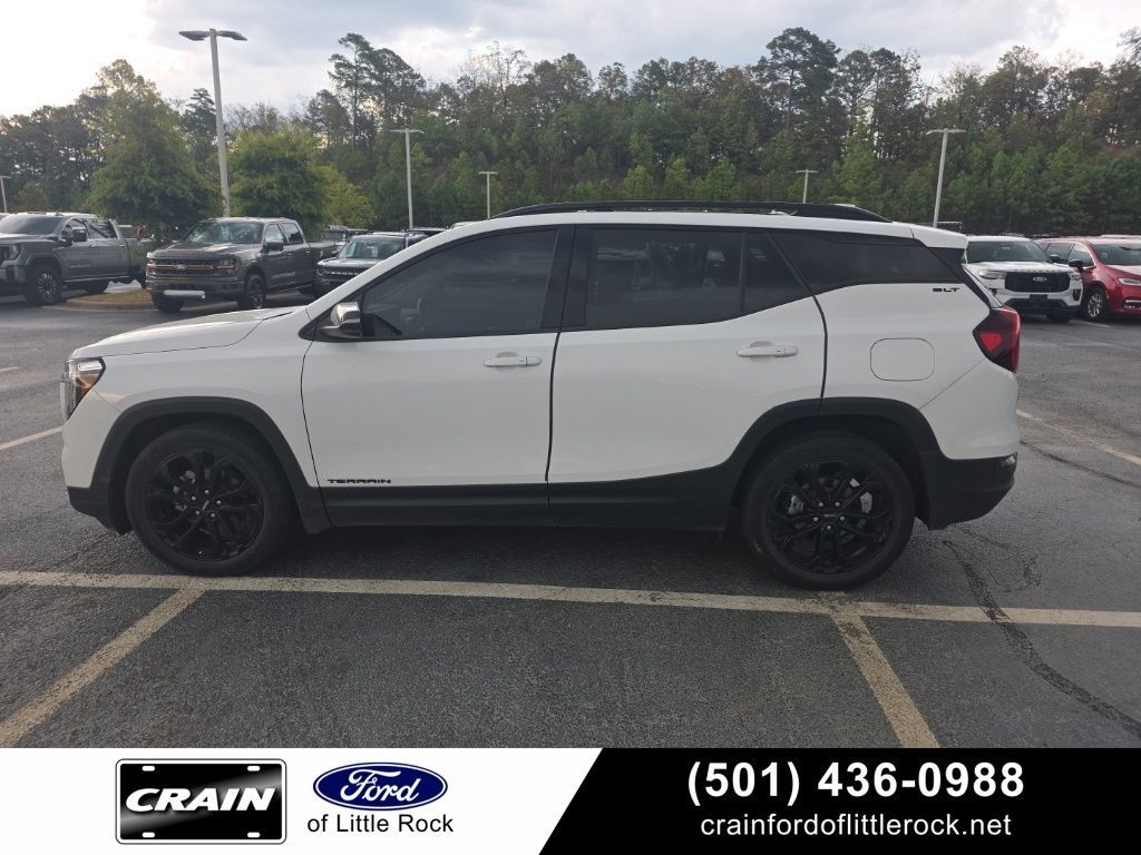 Used 2022 GMC Terrain SLT w/ Infotainment Package II FWD image 1