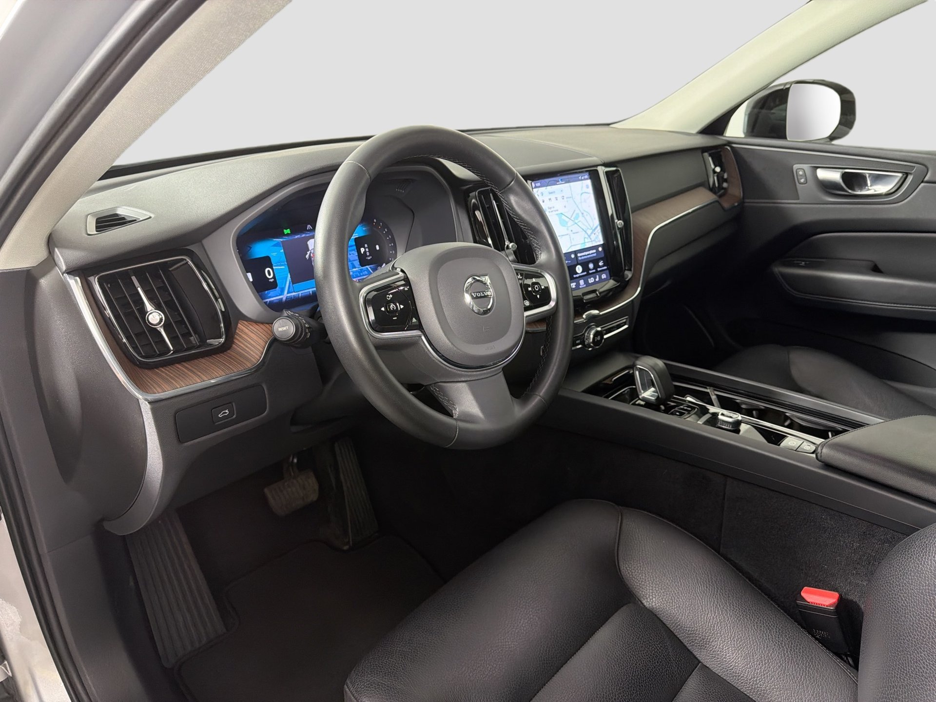 Certified 2023 Volvo XC60 B5 Plus w/ Protection Package Premier AWD/4WD image 10