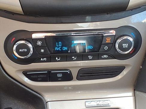 Used 2012 Ford Focus SEL w/ SEL/Titanium Winter Pkg FWD image 15