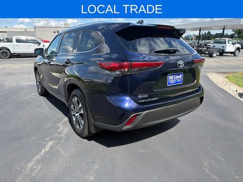 Used 2021 Toyota Highlander XLE AWD/4WD image 6
