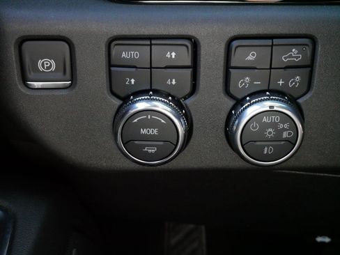 Used 2024 GMC Sierra 1500 SLT w/ SLT Premium Plus Package AWD/4WD image 26