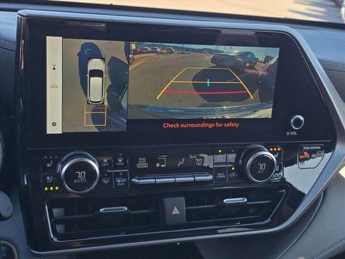 Used 2023 Toyota Highlander Platinum image 21