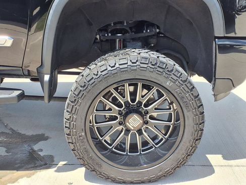 Used 2024 Chevrolet Silverado 2500 High Country w/ High Country Premium Package AWD/4WD image 9