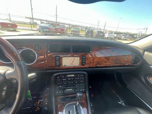 Used 2006 Jaguar XK8 Coupe image 20