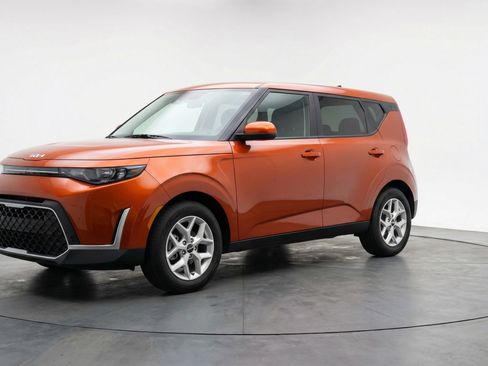 Used 2025 Kia Soul LX w/ LX Technology Package FWD image 3