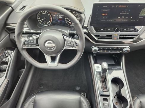 Used 2023 Nissan Altima 2.5 SR w/ SR Premium Package image 26