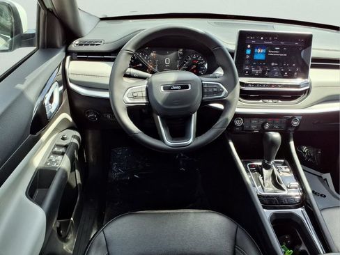 Used 2025 Jeep Compass Limited AWD/4WD image 9