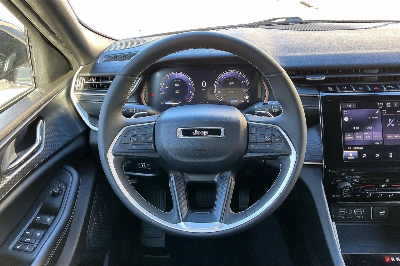 Used 2024 Jeep Grand Cherokee Altitude AWD/4WD image 9