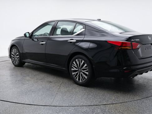 Used 2025 Nissan Altima 2.5 SV FWD image 6