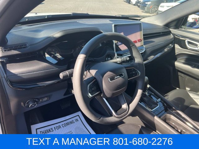 Used 2025 Jeep Compass Latitude w/ Convenience Group AWD/4WD image 19