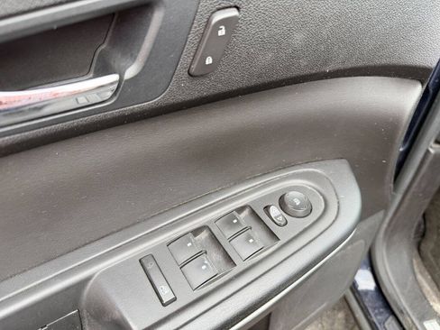Used 2011 GMC Acadia SLE FWD image 10