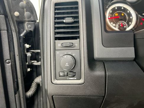 Used 2014 RAM 1500 Express RWD image 17