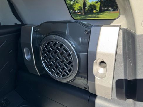 Used 2010 Toyota FJ Cruiser 4WD image 25