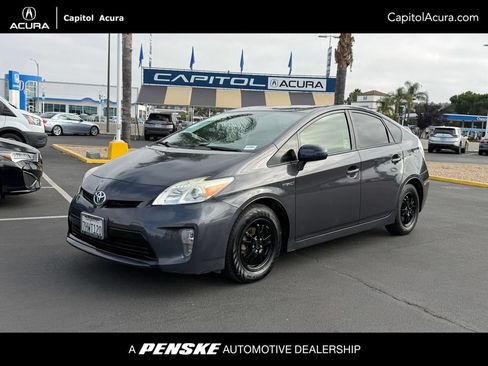 Used 2015 Toyota Prius Two FWD image 1