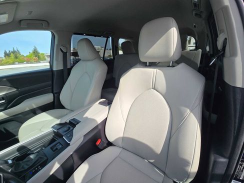 Used 2024 Toyota Grand Highlander AWD image 21
