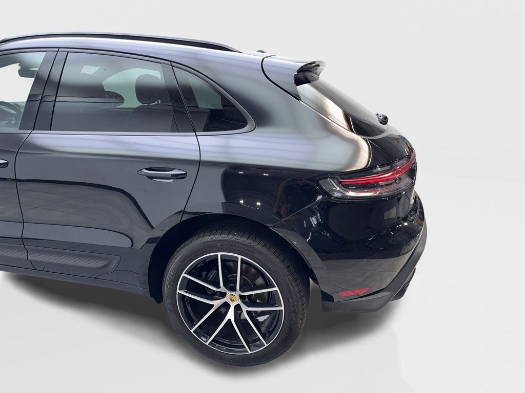 Used 2024 Porsche Macan Turbo AWD/4WD image 18