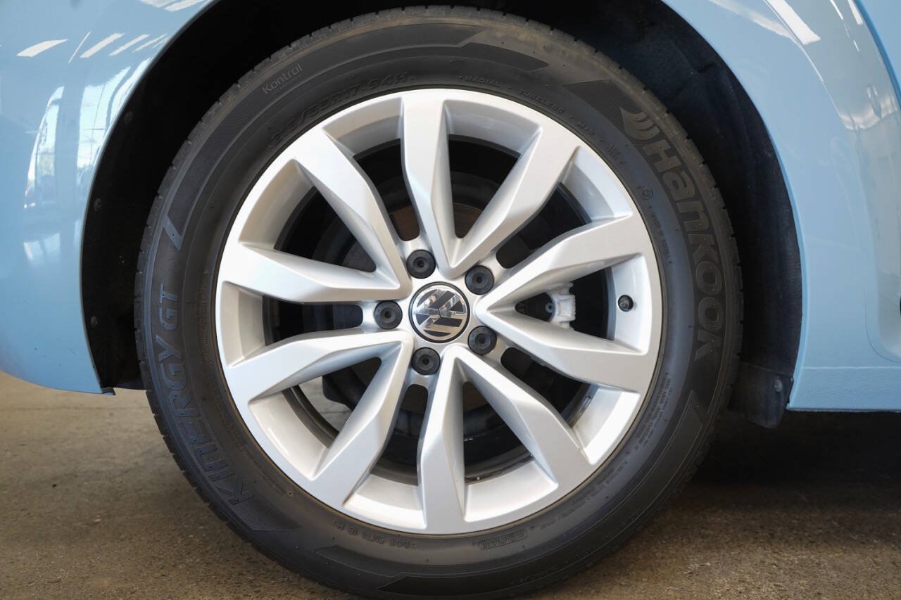 Used 2015 Volkswagen Beetle TDI FWD image 24